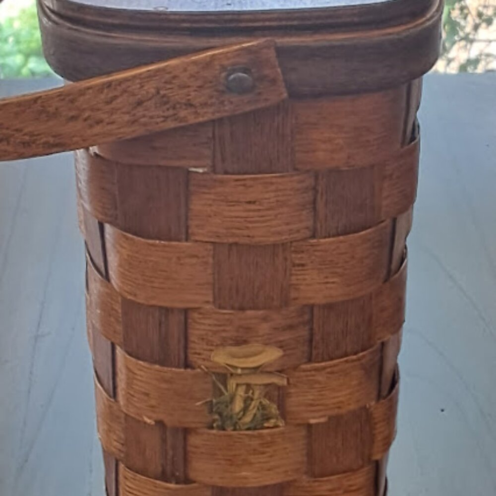 Vintage Basketville Woven Basket/Purse w/Wooden Lid, Mushroom Motif, Stamped - Picture 5 of 10